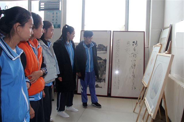 “樹師德、正師風(fēng)”美術(shù)書法作品在我校巡展