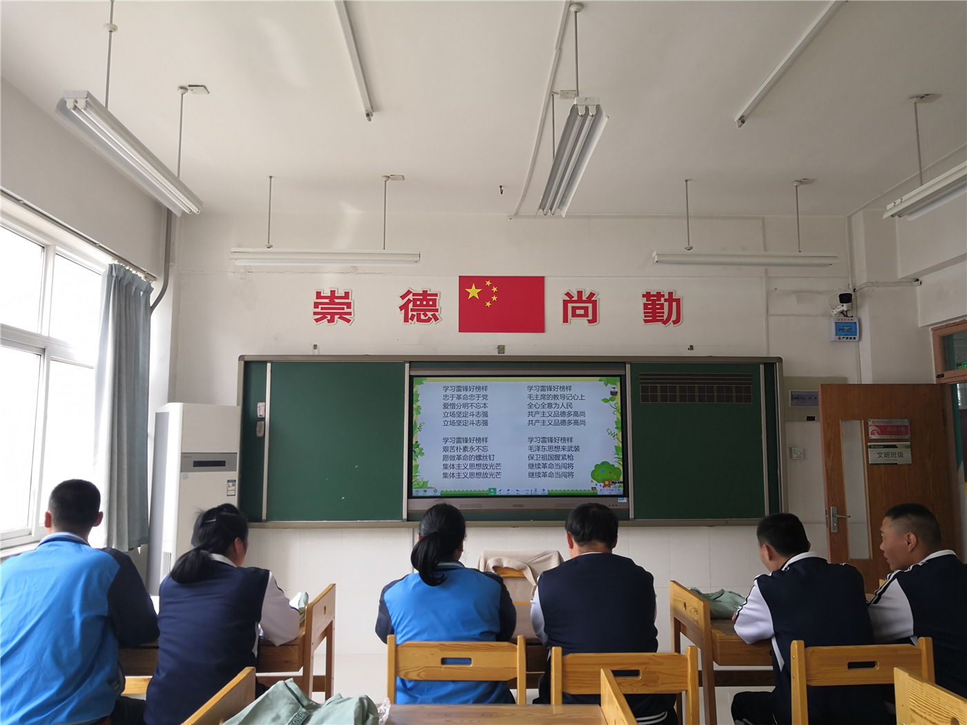 市特教中心組織開展“學(xué)黨史，感黨恩，永遠(yuǎn)跟黨走”主題教育活動(dòng)