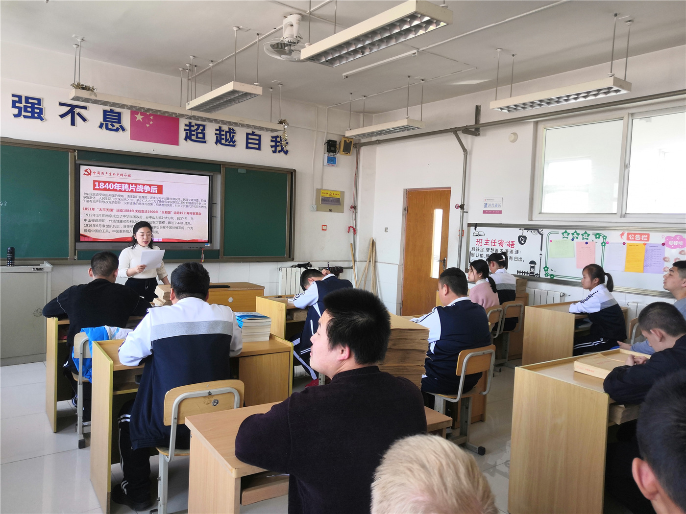 市特教中心組織開展“學(xué)黨史，感黨恩，永遠(yuǎn)跟黨走”主題教育活動(dòng)