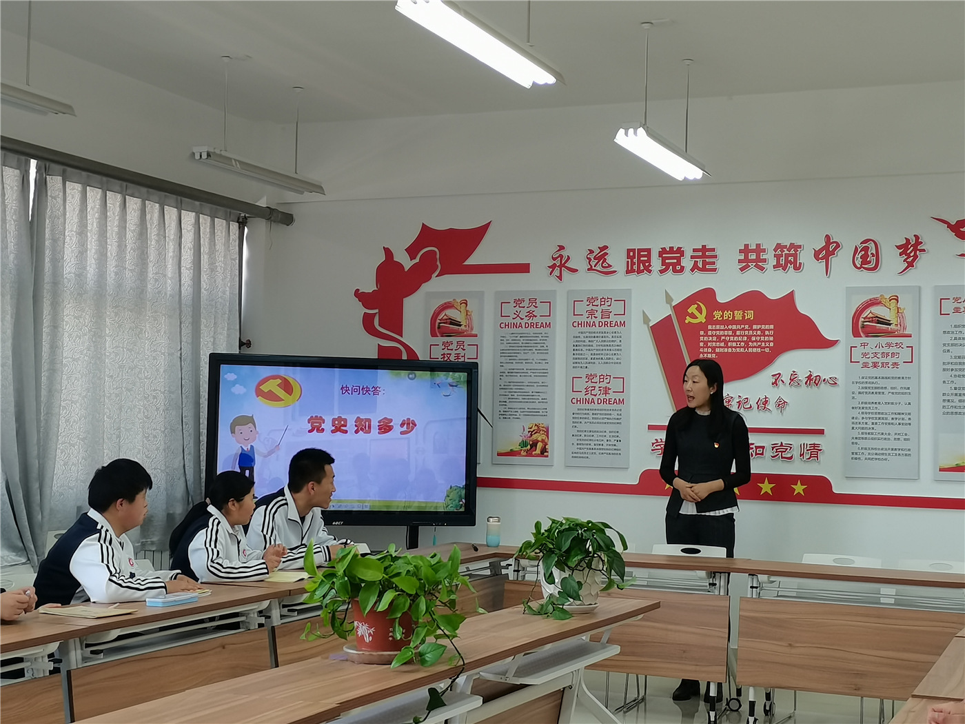 市特教中心組織開展“學(xué)黨史，感黨恩，永遠(yuǎn)跟黨走”主題教育活動(dòng)