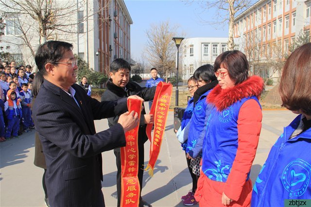 我校舉行學雷鋒志愿服務活動啟動儀式